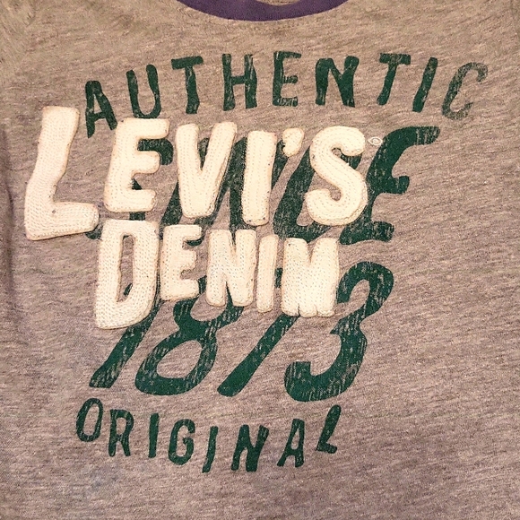 Levis's dark wash denim jeans with matching tee shirt - Picture 3 of 8